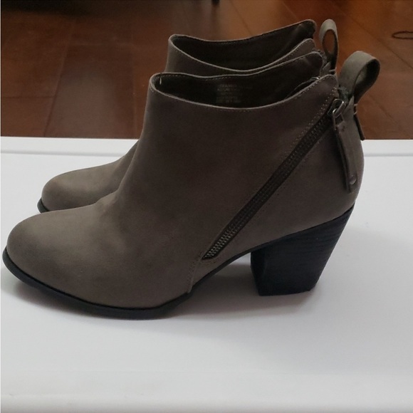 torrid Shoes - Torrid size 10 grey booties new